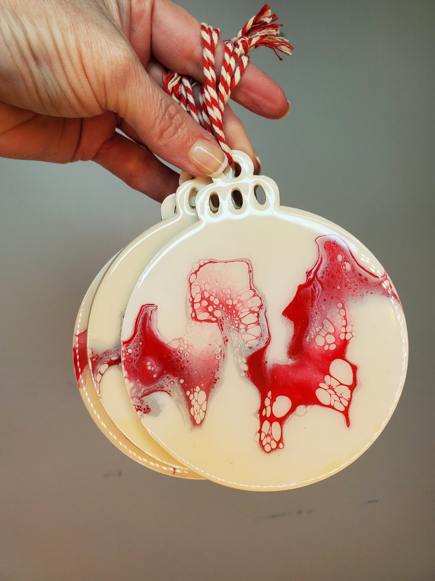 (Resin) Ornament Cream/Red/Silver wood set of 6