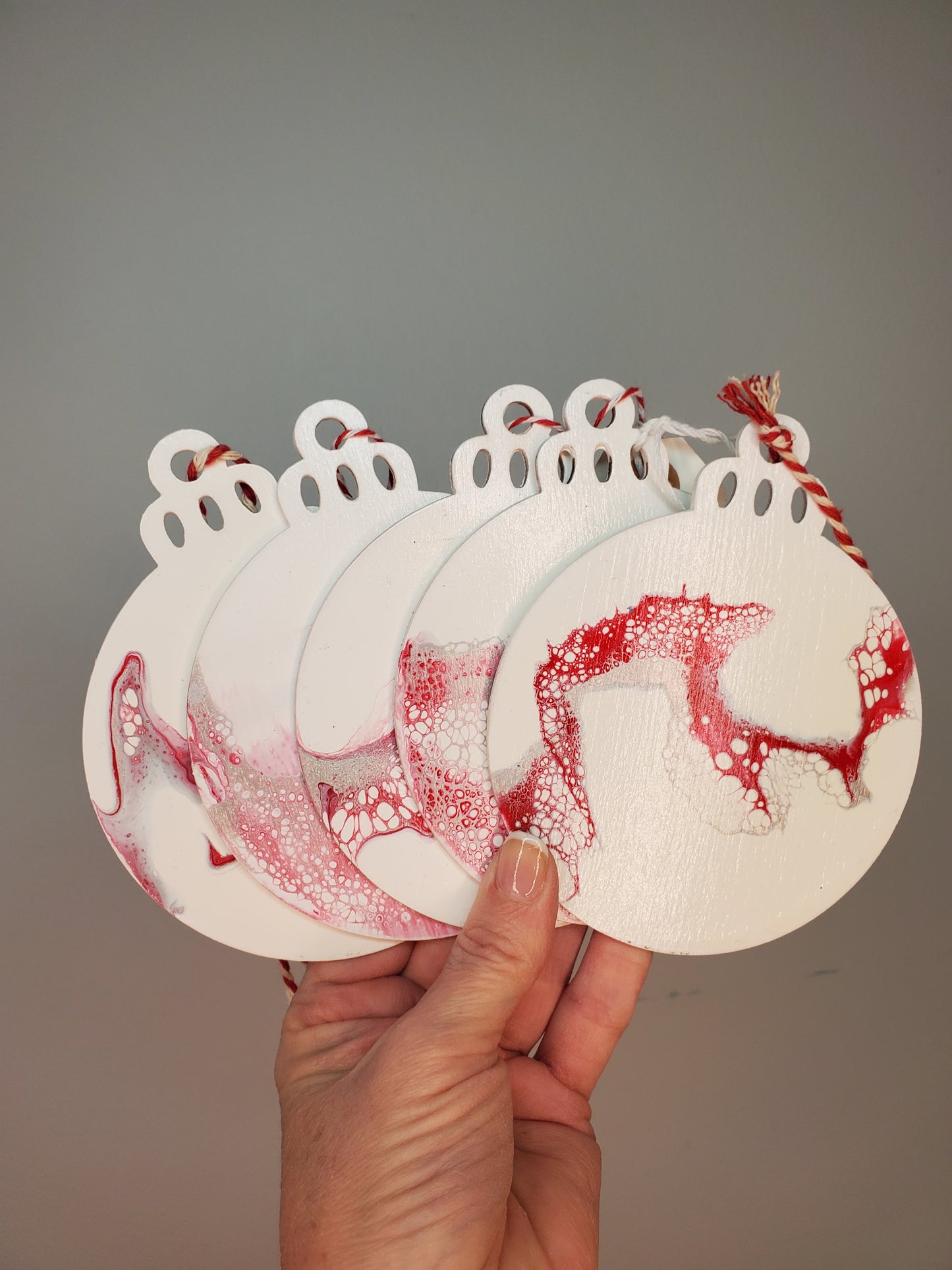 Ornament White/Red/Silver wood set of 5